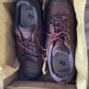 KEEN Men's Brown casual shoe, EUC